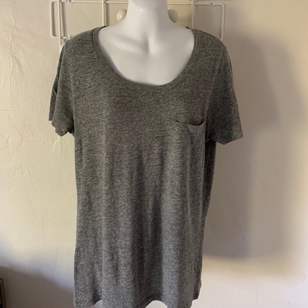 Monrow Classic t-shirt.